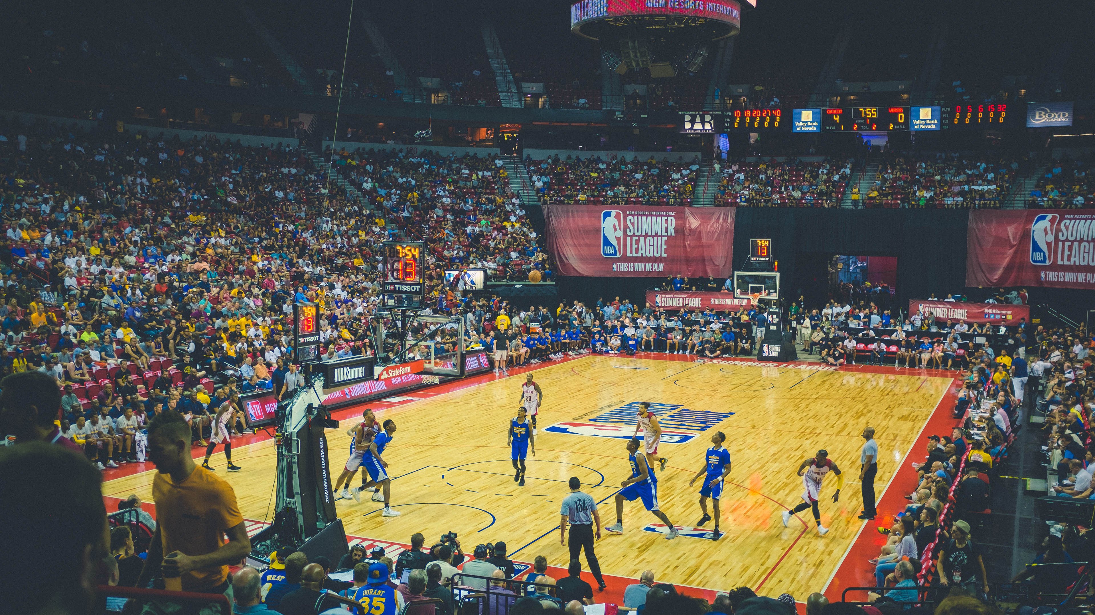 九游体育-《英雄联盟》发布新英雄“雷霆”，操作手感佳引争议前所未有的体验震撼，玩家纷纷热议